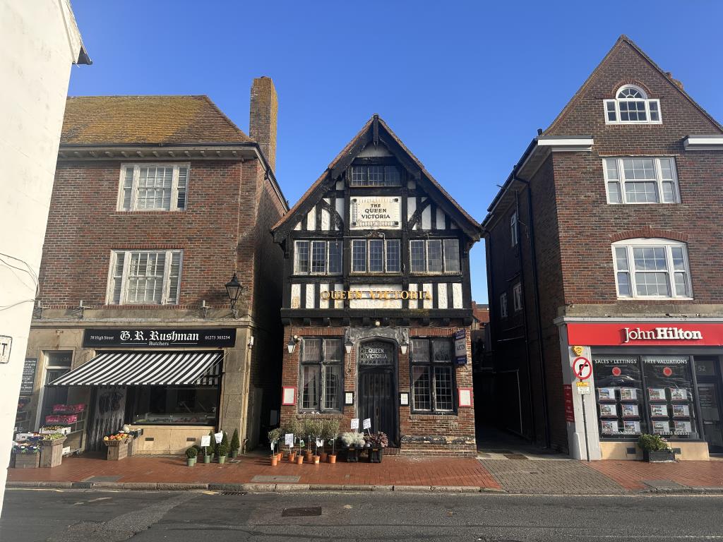Lot: 85 - FORMER PUBLIC HOUSE WITH POTENTIAL - front picture of the Queen Victoria public house showing mock tutor style